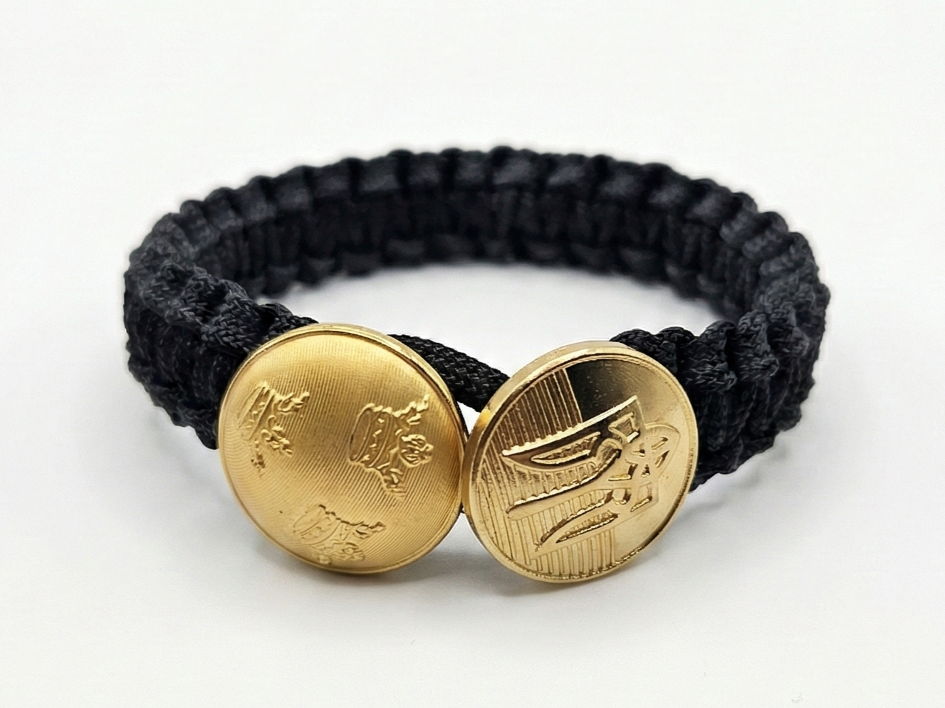 Frilagt armband svart