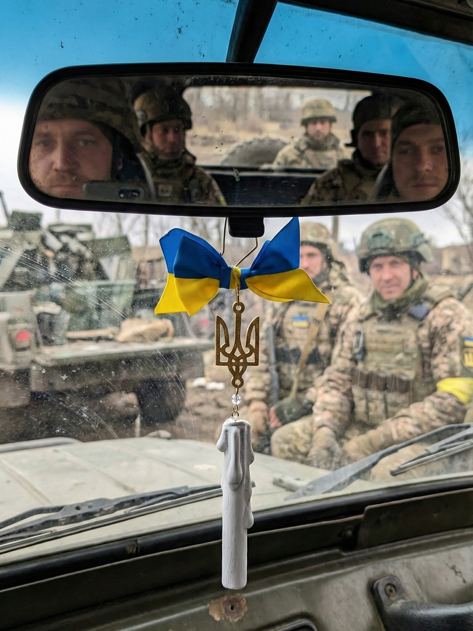 Soldater i backspegel